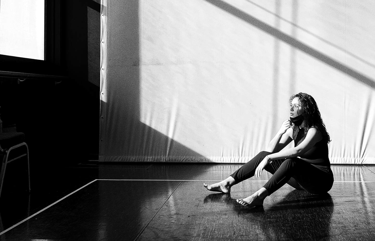 Photo of Journee Hardaway ’21, dance and sociology double major taking a break on the dance floor