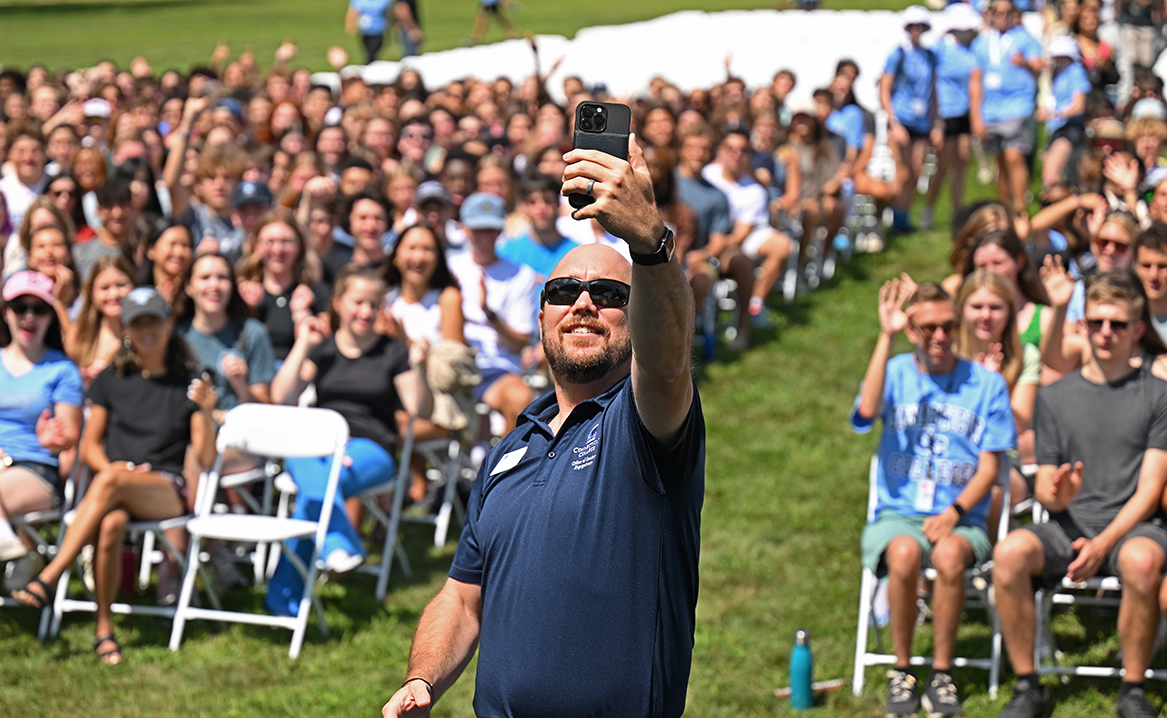 Associate Dean of Campus Life Geoff Norbert takes a selfie with the Class of 2027.