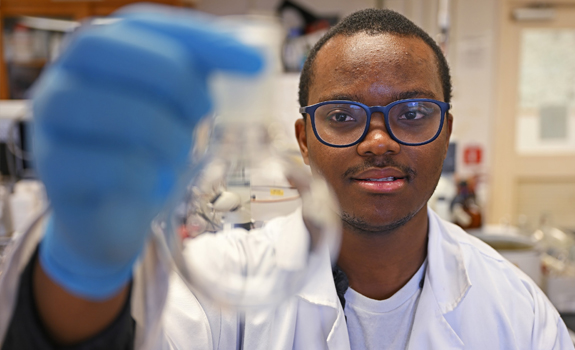 Bilis Kalolella ’23 in the Organic Chemistry Research Lab in Hale Hall