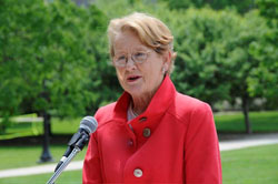 Jean C. Tempel ´65 speaks at the dedication of Connecticut College´s Jean C. Tempel ´65 Green and Outdoor Classroom.