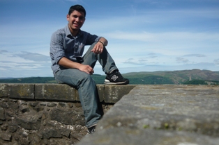 Erick Argueta ´12 poses in Scotland.