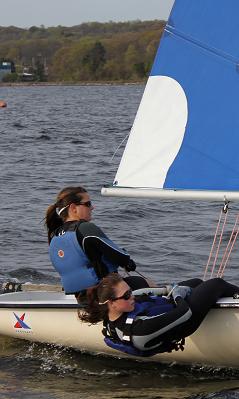 Women´s sailors Bitsy Whipple ´12 and Katrina Salk ´11 practice on Thames River.