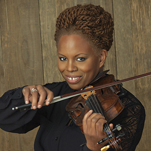 Photo of violinist Regina Carter